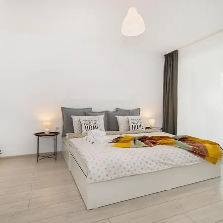 Rares Studio Апартаменти